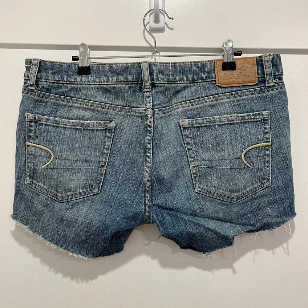 American Eagle Hipster Denim Shorts Medium Wash Raw Hem Cut Offs Womens 12 Long